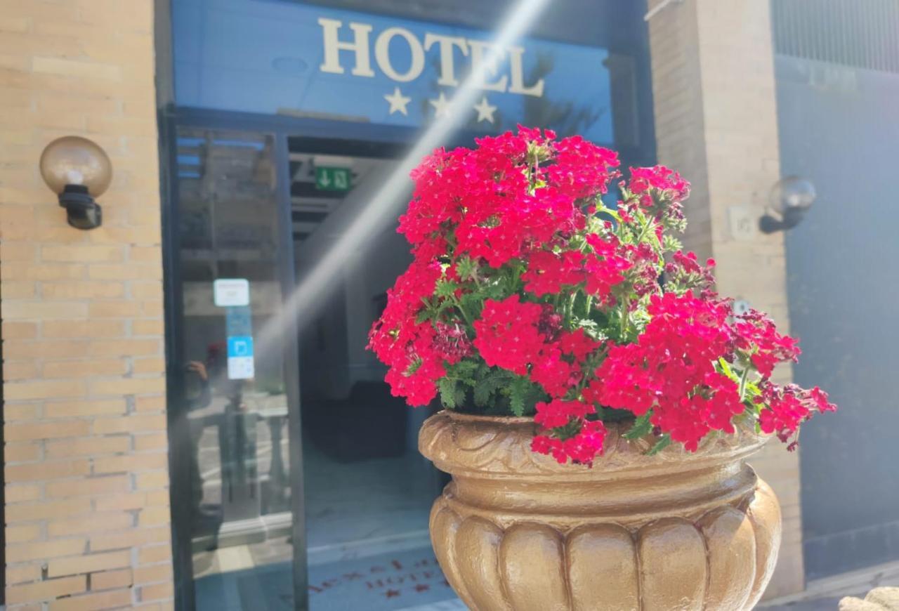 Alex & Lorenz Hotel 托瓦尼亚 外观 照片